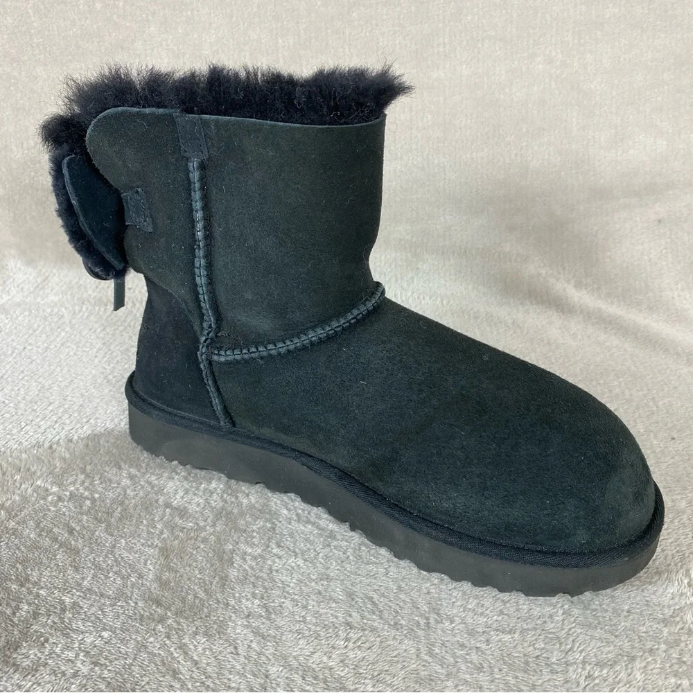 UGG Classic Mini Double Bow‎ Boots Womens Size 10 Black Sheepskin Suede *READ*